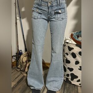 Light-wash Aeropostale Low-Rise Bellbottoms size 2